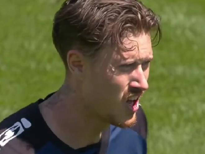 刺激升级！德乙三强全胜灯火通明，汉堡只差一步重返德甲